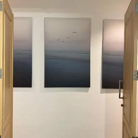 Broadway By The Sea Apartment