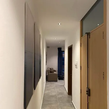 Broadway By The Sea Apartment *